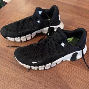 Nike free metcon 6 Black and White Shoes size 7.5